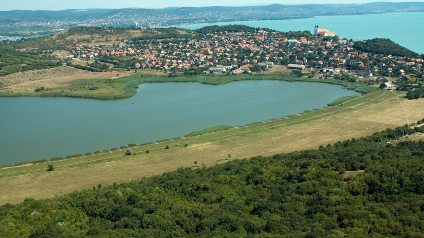slidebg4 Inner Lake, Balaton, Tihany