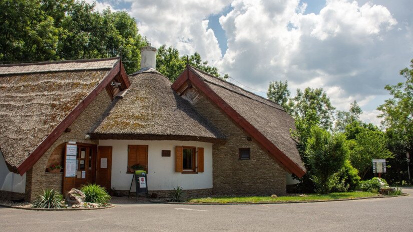slidebg4 Kápolnapuszta főépület