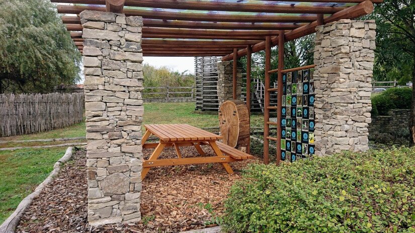 slidebg4 Pergola a Levendula Ház kertjében
