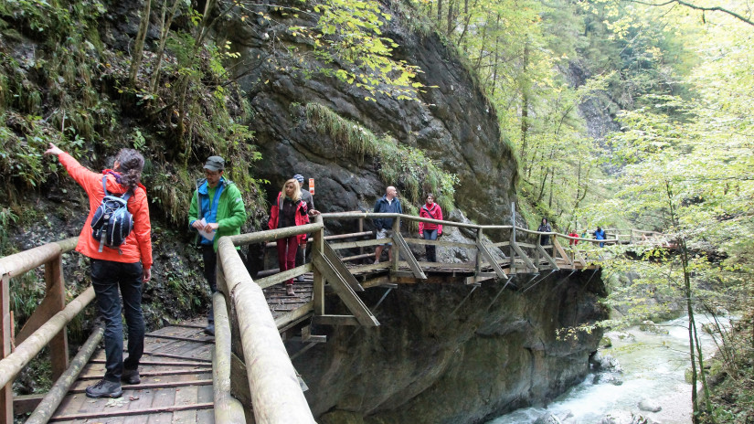 slidebg4 A DunaiGeoTúra projekt szakemberei a Noth-szorosban, az Eisenwurzen UNESCO Globális Geoparkban Fotó: Udo Gattenlöhner