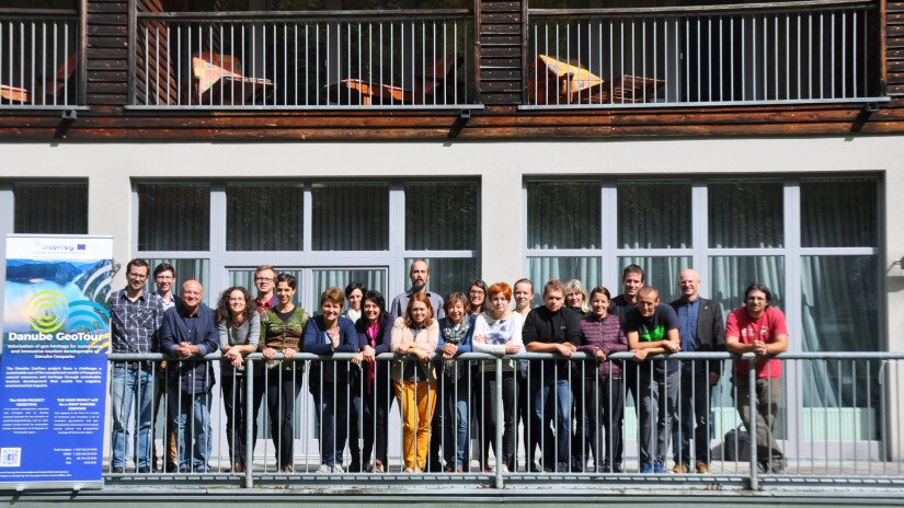 slidebg4 Dunai_GeoTura_csoportkep_Bergkristall_Hotel_Wildalpen_Foto_Eisenwurzen_Geopark.JPG