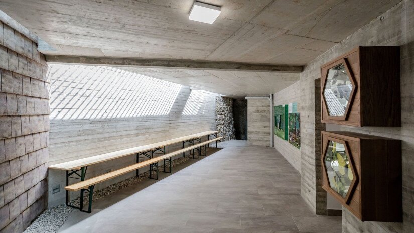 slidebg4 Lóczy-barlang - a barlangbejárathoz vezető folyosó