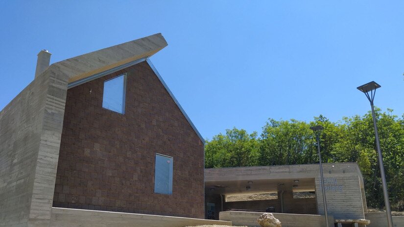 slidebg4 Lóczy-barlang fogadóépülete